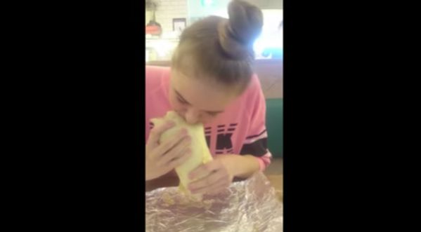 Une reine de beauté mange un Burrito d’un kilo en 1 minute, 44 secondes !