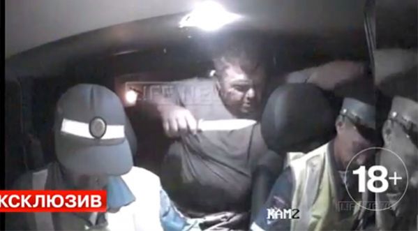 Russie : Un policier poignardé au cou par un homme ivre