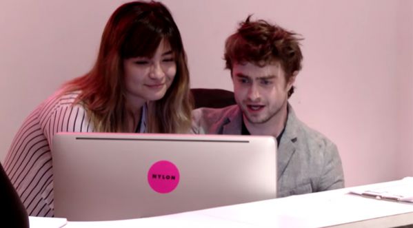 Nylon Magazine : Daniel Radcliffe dans la peau d’un réceptionniste !