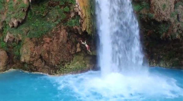 Amazing session de Cliff Jump dans un grand canyon !