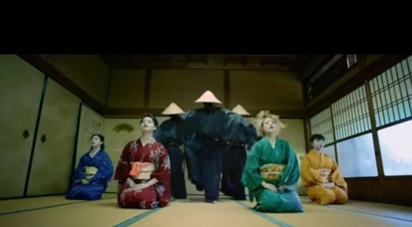 Très lourd : Mélange de hip hop et de Japon traditionnel !