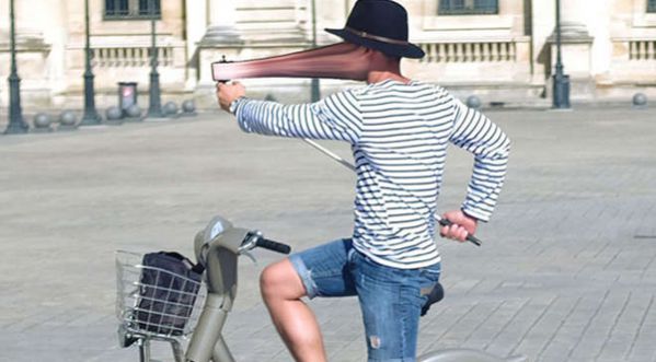 Litteralement scotchés à leur smartphone !