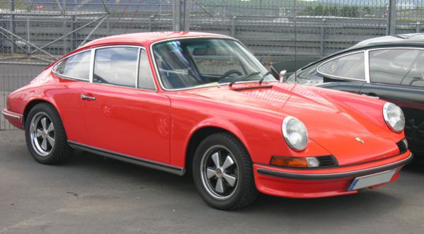 Un homme tente de voler une Porsche !