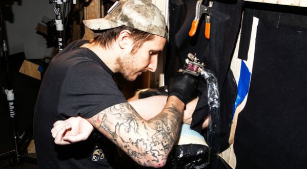 Le Whole Glory ou tatouage surprise