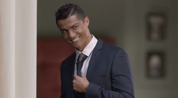 Quand CR7 se déshabille pour SFR !