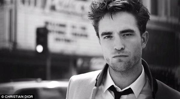 Robert Pattinson devient la nouvelle égérie de Dior !