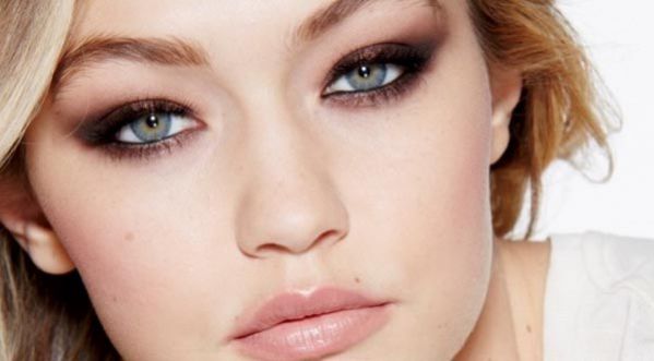 Gigi Hadid victime d’une wardrobe malfunction !