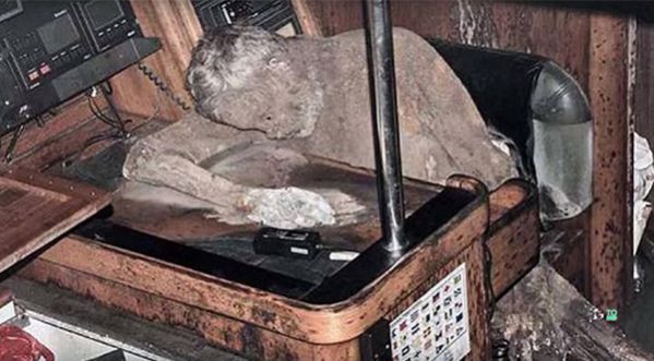 Le cadavre d’un marin retrouvé momifié sur son bateau !
