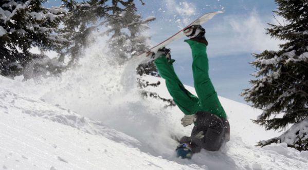 Une bonne chûte à ski comme on les aime !