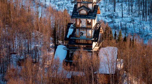 Une cabane de 55 mètres de haut en Alaska