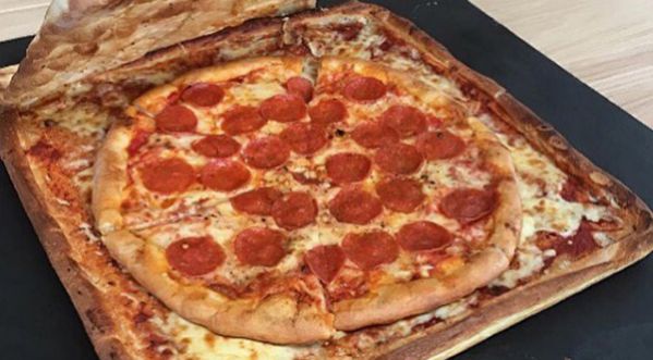 Produit insolite : Une boite à pizza faite en… pizza !