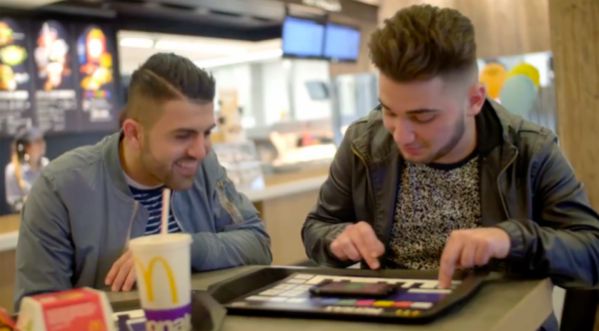 Mange ton BigMac et transforme toi en DJ