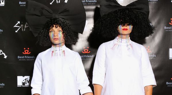 Sia est de retour en collab’ avec Kendrick Lamar pour rendre hommage aux victimes d’Orlando !