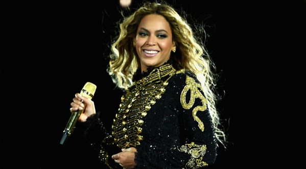 Il demande en mariage la danseuse de Beyoncé en plein concert !