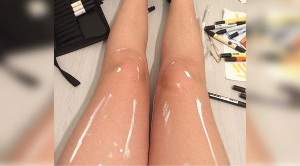 Découvrez pourquoi ces jambes brillantes rendent fou les réseaux sociaux !