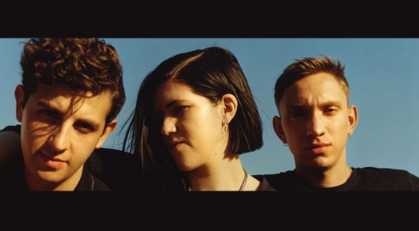 The XX sont de retour avec un nouveau clip pour leur dernier titre « On Hold » !