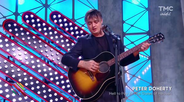 Pete Doherty se serait-il fait un rail de coke en direct dans Quotidien sur TMC ?