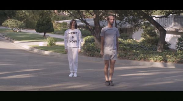 Yelle est de retour dans un clip surréaliste pour le titre  » Here & Now »!