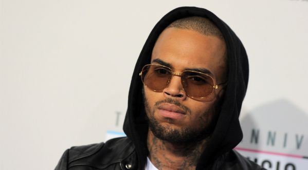 WTF: Chris Brown révèle qu’il est le genre de mec à harceler sa copine!