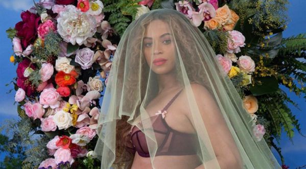 Beyoncé: Elle annonce sa grossesse sur Instagram !