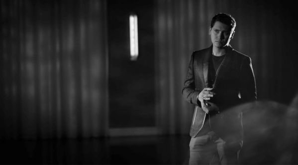 Cris Cab : écoutez son nouveau hit « Turn Out The Light » avec J.Balvin !