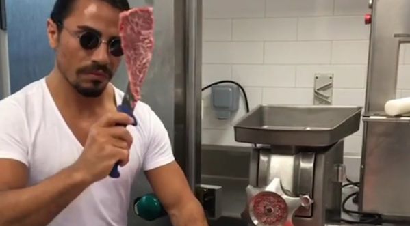 Salt Bae est de retour plus fort que jamais !