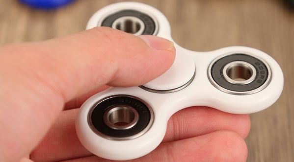 Nouvelle mode : Le Hand Spinner !!!