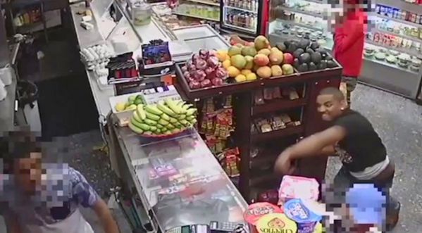 Un braquage à l’avocat et aux bananes