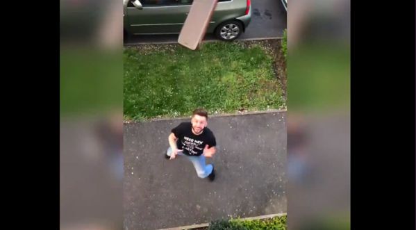 C’est pas cool de jouer avec le téléphone de son pote
