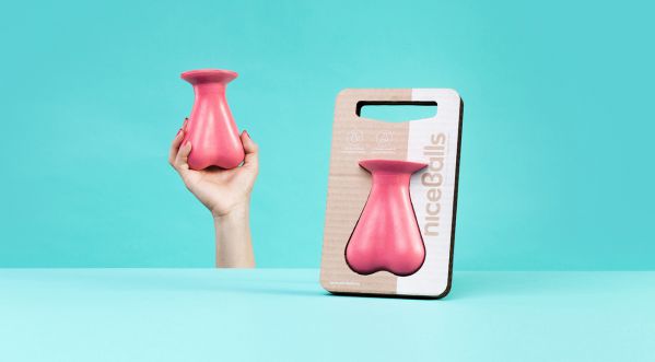 Une paire de testicules à portée de main