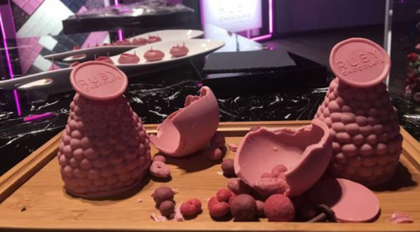 On a découvert un nouveau chocolat et il est tout rose