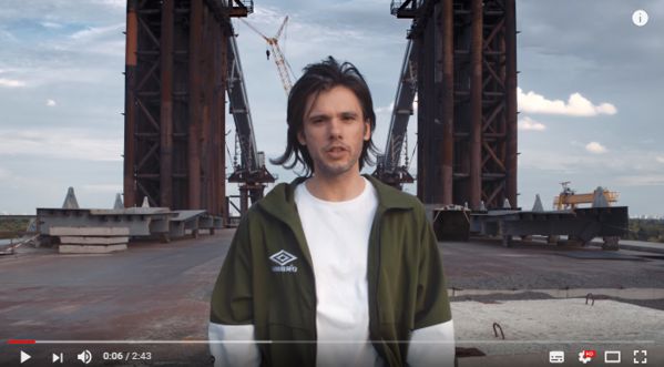 OrelSan nous annonce la sortie de son album avec ce nouveau titre intitulé Basique