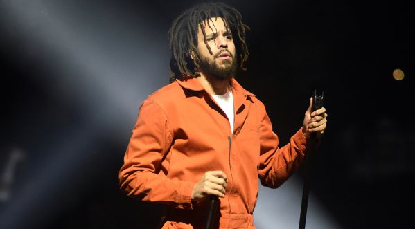 J. Cole crie Fuck Donald Trump pendant son concert au Danemark