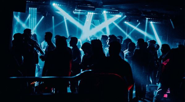 Top 10 des discothèques parisiennes les plus en vogue