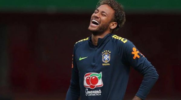 Neymar se détend en Russie avant le début de la Coupe Du Monde