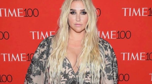 La chanteuse Kesha se prend une amende pour une drôle de raison !