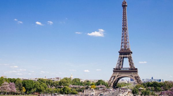 Pourquoi la Tour Eiffel représente-t-elle la France à travers le monde ?