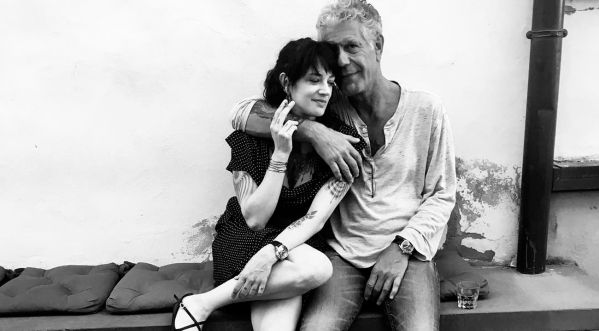 Asia Argento ne s’est toujours pas remise de la disparition d’Anthony Bourdain