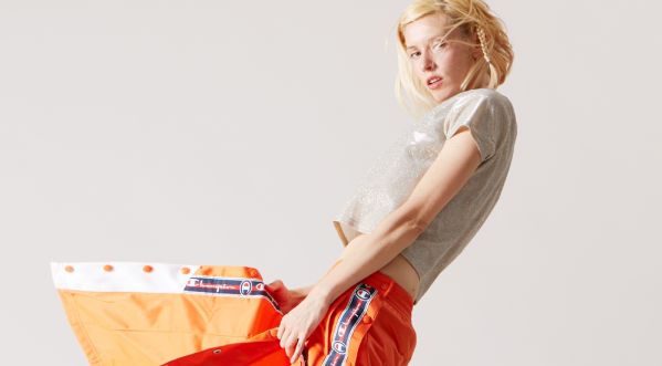 Le phénomène Nina Lili J nous dévoile ‘Volcano’
