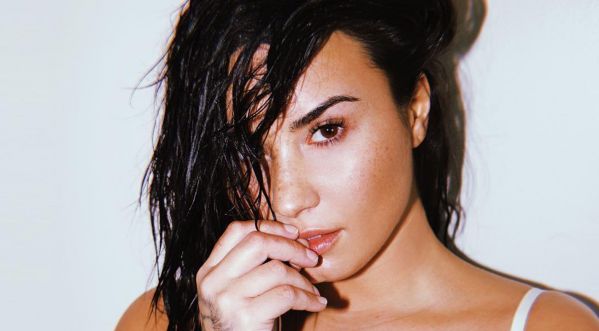 Demi Lovato hospitalisée pour overdose : les stars lui rendent hommage !