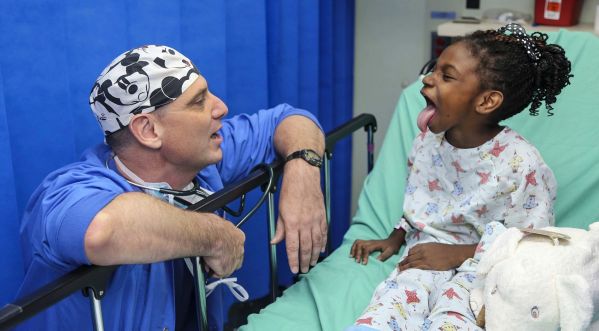 Après l’ablation d’une bonne partie d’un hémisphère de son cerveau, cet enfant va bien