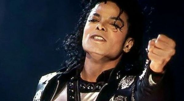 Michael Jackson : le clip Behind The Mask enfin en ligne