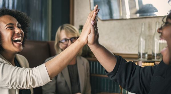 Cette émission uniquement composée de femmes reçoit de nombreuses critiques