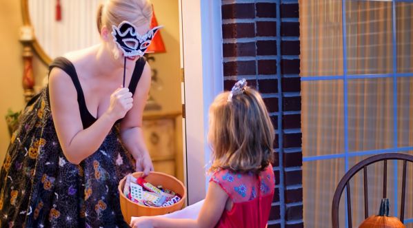 Halloween 2019 : Pourquoi donner des bonbons aux enfants ?