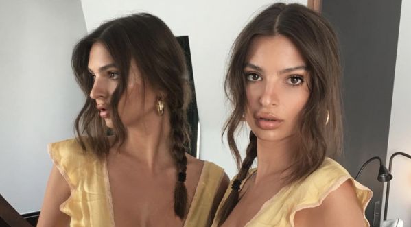 Halloween : Emily Ratajkowski s’affiche en tenue sexy !