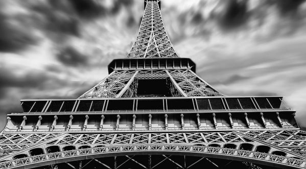 Tour Eiffel : Un morceau de l’escalier va être vendu aux enchères