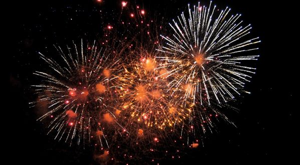 Réveillon du Nouvel An 2019 : Retour sur les plus beaux feux d’artifice de l’année dernière ! (Vidéo) Réveillon du Nouvel An 2019 : Retour sur les plus beaux feux d’artifice de l’année dernière ! (Vidéo)