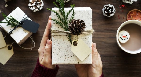 Et pourquoi pas des cadeaux personnalisés pour Noël ? Zoom sur 3 créateurs à découvrir absolument !