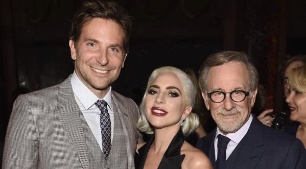 Lady Gaga & Bradley Cooper : ils interprètent Shallow en live !