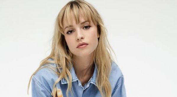 Angèle : l’artiste ajoute de nouvelles dates à sa tournée !